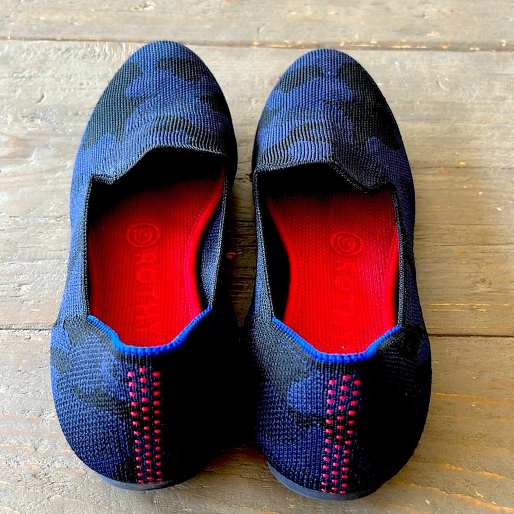 Like New ROTHY'S size 6 1/2 Almond Loafer in Navy Camo